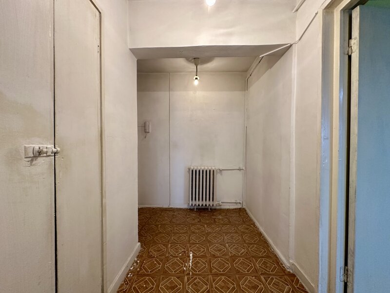 Garsoniera la cativa pasi (la propriu) de metrou Gorjului.