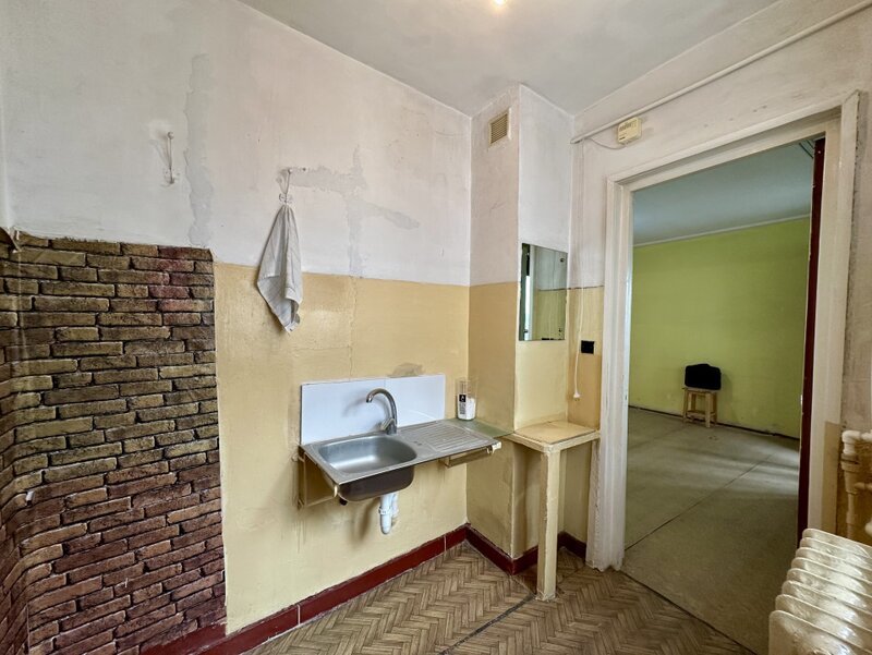 Garsoniera la cativa pasi (la propriu) de metrou Gorjului.